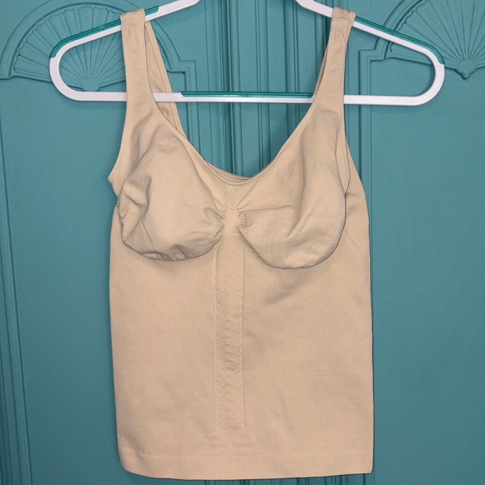 BOGO 🌸🌼 GUESS Shapewear tank top NWOT nude/beige FLAW